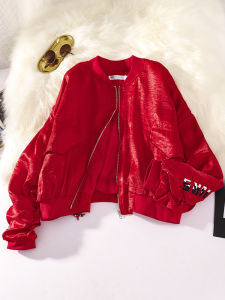Áo Khoác Bóng Chày Ngắn Màu Đỏ Bóng Mờ Cho Nữ Mùa Xuân Thu 2025 Áo Khoác Ngoài Tay Áo Hình Con Chồn Thêu Mới Về Áo Khoác Ngoài