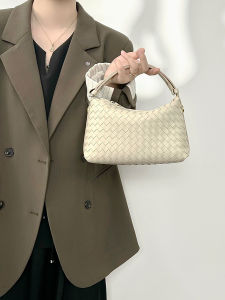 British Style Leather Woven Handbag Womens Large Capacity Single Shoulder Slant Cross Bag Soft Handle Zipper Closure Daily Use