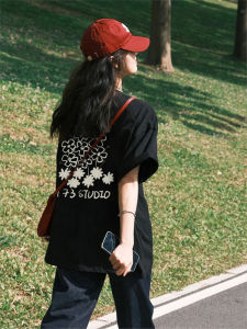 เสื้อยืดแขนสั้นผ้าฝ้ายแท้พิมพ์ลายสำหรับผู้หญิงในช่วงฤดูร้อน เสื้อแขนสั้นหลวมๆ สไตล์เกาหลี ทรงหลวม สัมผัสหรูหรา ทรงเข้ารูป เสื้อตัวบน