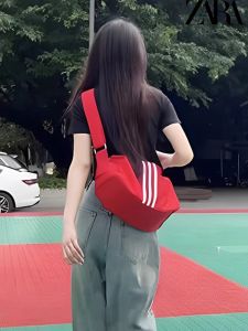 กระเป๋าสะพายข้างผ้าอ็อกซ์ฟอร์ดสีแดง ความจุขนาดใหญ่ กระเป๋าเดินทางแบบลำลอง สายกว้าง น้ำหนักเบา สำหรับผู้หญิง กระเป๋าสะพายข้างแบบสะพายข้าง