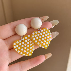 ต่างหูสไตล์ฮ่องกงย้อนยุคสำหรับผู้หญิง 2025 ต่างหูรูปวงกลมและสี่เหลี่ยม ดีไซน์หรูหรา ต่างหูแฟชั่นสำหรับผู้หญิง