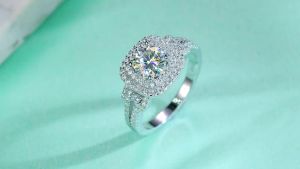 JIUZUAN 1Ct Moissanite Double Halo Ring 18K White Gold Plated S925 Silver Split Shank Elegant Bridal Jewelry for Women