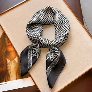 70Cm Houndstooth In Hình Lụa Vuông Khăn Choàng Nữ Thời Trang Đa Năng CHRISTIAN Chữ Cổ Khăn Trùm Đầu Cao Su