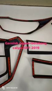 Garnish List Lampu Depan Lis Lampu Belakang Calya/Sigra 2016-2019(Awal) Hitam Garnish Lampu Stop