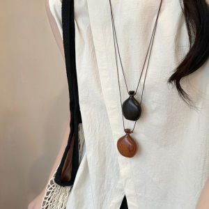 Wooden Wine Bottle Pendant Necklace Womens Long New 2025 Zen Style Sweater Chain Vintage Neckpiece Fashion Jewelry Accessory