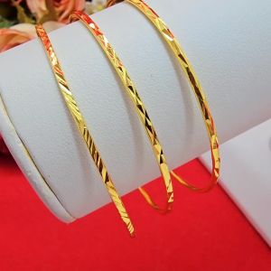 กำไลทองตัดลาย เส้นผ่านศูนย์กลาง 6 ซม. ชุบทอง ทำจากทองเหลือง แบบสวม ใส่ได้หลายอัน ใส่ได้ทุกโอกาส ใส่อาบน้ำได้