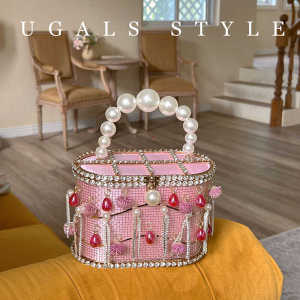 กระเป๋าถือทรงถังดีไซน์หวานแบบสะพายข้าง กระเป๋าถือโลหะสะท้อนแสงเพชร ผลไม้ ลำลอง ฤดูร้อน ปี 2024 UGALS กระเป๋าถือทรงถังสีสันสดใส