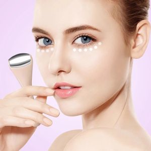 เครื่องนวดหน้ามินิลูกกลิ้งเย็นสำหรับใบหน้าดวงตาบรรเทาริ้วรอยหัวอัลลอยทำให้ผิวเย็นลงด้วยมือขนาดเล็กเครื่องนวดเพื่อความงาม2สี