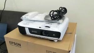 Proyektor Epson EB-X51