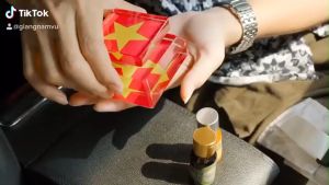 Khử môi hôi xe bình đựng nước hoa pha lê trang trí xe độc lạ