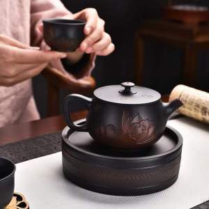 Bình Trà Đất Sét Tím Handmade Có Hoa Sen Nổi