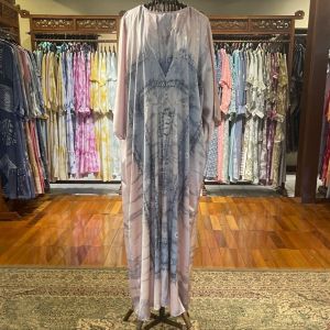 Fabia Kaftan by Dian Pelangi LIMITED EDITION Busana Muslim Baju Maxi Dress Gamis Abay Gaun Outfit Casual Formal Pesta Pernikahan Kondangan Wanita Hijaber Cantik Anggun Modis Modern Elegan Mewah Model Arab Batwing Terbaru Motif Jumputan Sasirangan Kekinian