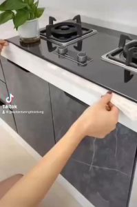 Decal dán bếp VÂN ĐÁ 3mét x60cm rộng chống bắn dầu mỡ chịu nhiệt sẵn keo