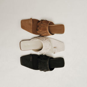 Le Murmure Summer New Three-Color Ladies Slip-On Sandals Breathable Outdoor Wear French Style Tassel Detailing Sheepskin Interior