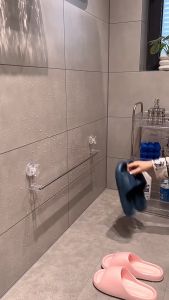 ห้องน้ำระเบียงห้องครัวเสาโลหะที่สามารถเคลื่อนย้ายได้ชั้นเก็บถ้วยดูดแบบไม่ต้องเจาะรูชั้นวางผ้าขนหนูชั้นวางรองเท้าลาก