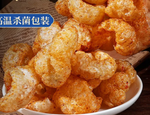 หนังหมูทอด รสแซ่บกรอบ พร้อมรับประทาน 150 กรัม 300 กรัม 油炸猪皮