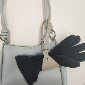 ทนทาน Vintage หนังถุงมือผู้ถือสายคล้อง Clasp หนังผ้าเช็ดตัวสําหรับกระเป๋าถือถุงมือสําหรับหมวกกลางแจ้ง Camping ผู้หญิง