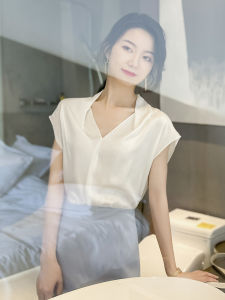 JAJP | Elegant Sleeveless V-Neck Silk Spinning Office Shirt