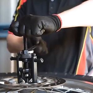 3 Jaws Pilot Inner Bearing Puller Internal Bearing Puller Gear Wheel Extractor Automotive Machine Tool Kit / 3 Jaw Gear Extractor Bearing Puller for Motorcycle Car Machine Repairing Tool