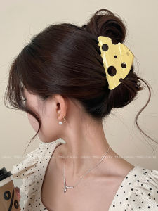 กิ๊บติดผมรูปฉลามแบบสามเหลี่ยมโปร่งใสที่สร้างสรรค์และน่ารักสำหรับผู้หญิง กิ๊บติดผมแบบหนีบหัวเข็มขัดชีส แฟชั่นฤดูร้อน 2024