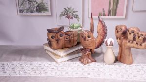 งานฝีมือแกะสลักไม้เนื้อแข็งสร้างสรรค์นกฮูกน่ารักทันสมัยเรียบง่ายห้องนั่งเล่นตู้หนังสือตู้ไวน์เครื่องประดับ เครื่องประดับนกฮูก เครื่องประดับตกแต่งโต๊ะ