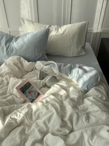 Soft Washed Cotton White Blue Double Match Bedding Set Skin-friendly Four-piece Set Three-piece Dormitory Bedding Ensemble