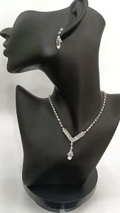 Set Perhiasan Elegan YADORNOS - Kalung dan Anting Gantung Berlian Imitasi Hipoalergenik