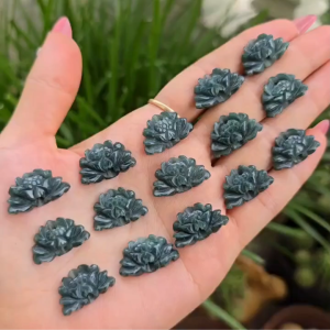 Q2521 Charm hoa sen Lam Ngọc dáng vô ưu sẵn lỗ 2li ko kén mệnh - Phong Thủy TUDO