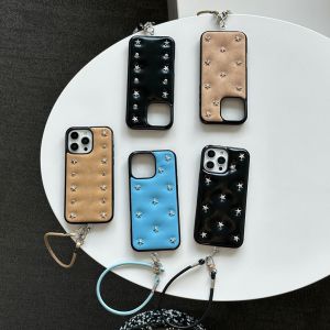 เคสโทรศัพท์กันกระแทกแบบมีสายคล้องคอ รุ่น Retro Advanced Leather Metal Rivets Star Series สำหรับ iPhone 17 16 15 14 Pro Max 17Air