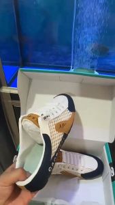 รองเท้าผ้าใบผู้ชาย รองเท้าแฟช้่น ช การออกแบบเย็บตาข่ายและหนังที่ทันสมัยและอเนกประสงค์ สวมใส่สบายและระบายอากาศได้ดี