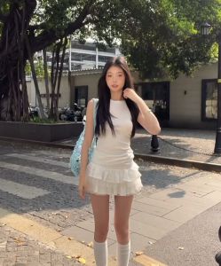 เสื้อกล้าม คอกลม สีพื้น เว้าหลัง แต่งผ้าลูกไม้ ซีทรู เซ็กซี่ ผ้าโพลิเอสเตอร์ ยืดหยุ่นดี เสื้อครอป แมทซ์ได้หลายลุค #101