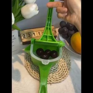 Press Type Juicer Hand Pressed Citrus Manual Juicer New Portable Handheld Small Multifunctional Squeezing Fruit Residue Separation Juicer Durable Detachable Water Washing Plastic Juicer Large Capacity Juicer