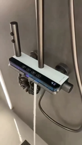 KOKOMO ชุดฝักบัว ฝักบัว Rain Shower ฝักบัวมีไฟ ฝักบัวแรงดันสูง ตัวควบคุมผลิตจากทองเหลืองแข็งแรง ฝักบัวมีไฟ ชุดฝักบัวอา