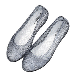 รองเท้าแตะส้นแบนแบบโปร่งใสสำหรับผู้หญิงในช่วงฤดูร้อนปี 2024 รองเท้าแตะชายหาดแบบมีรูเป็นรังผึ้งแบบสวมสบายและกันลื่น