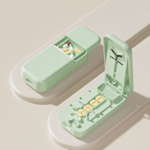 กล่องเก็บยาแบบพกพาใหม่ล่าสุด กล่องแบ่งยาเม็ด ยาแคปซูล ป้องกันฝุ่น พร้อมที่บดยาและที่แบ่งยาเป็นส่วนๆ สำหรับดูแลยา