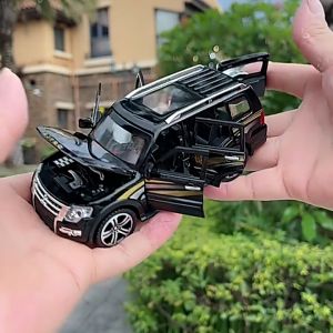 Diecast Miniatur Mobil Light&Sound Mainan Mobil Mitsubishi Pajero Skala 1:32 Suv  Panjang 16 Cm Body Besi Alloy
