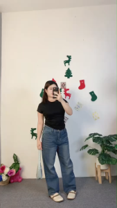 ชุดเซ็ตแฟชั่น เสื้อยืดคอกลม+กางเกงยีนส์ขากว้าง ลุคเรียบหรูดูดี