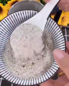 Máy Xay Ngũ Cốc Mini 250W – Xay Mịn Nhanh Bền Bỉ An Toàn Cho Sức Khỏe