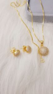 Bộ Dây Chuyền Nữ Mặt Bán Cầu Kèm Khuyên Tai Bán Cầu Đính Đá Dạng Gài Vòng Cổ Dây Mì Hạt Cao Cấp Titan Xi Mã Vàng B22MHTC | Berry Jewelry