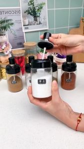 Toples bumbu dapur yang di lengkapi dengan sendok tempel di tutup botol kaca/toples unik