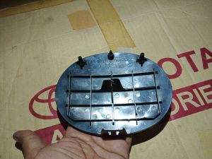 emblem grill Toyota Lexus