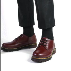 Sepatu Low Boots Dr Martens Tiga Lubang Hole Warna Merah Maroon Material Kulit Sapi Enak dan Nyaman