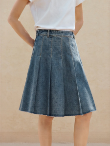 INMAN | Cotton Denim Pleated Hip-Covering Skirt