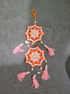 ธุงใยแมงมุมบัวสวรรค์แบบเส้นสองดอกสีส้มครีมขาวใช้แขวนประดับตกแต่งบ้านร้านค้างานบุญประเพณีต่างๆเพื่อความสวยงามเป็นศิริมงคลปัดเป่าสิ่งไม่ดี