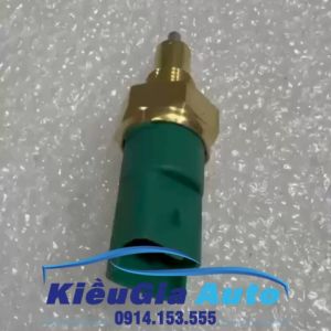 Cảm biến báo lùi (Công tắc chân phanh) Nissan Sunny 2013-2020 3200500QAE