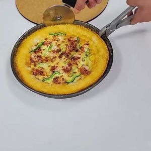 Premium Pizza Pan Gripper Heavy Duty Cast Aluminum Pan Tongs Pizza Pan out of the Microwave