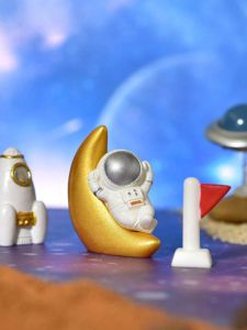 Promotion Creative Cartoon Astronaut Miniature Figurine Cute Rocket UFO Character Small Ornament Cake Decoration Handmade Resin