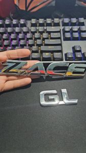 Chữ nổi Zace GL được dán sau xe Toyota Zace