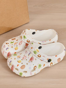 รองเท้าแตะพื้นหนาแบบมีรูสำหรับผู้หญิง รองเท้าแตะชายหาดแบบมีหัวรองเท้าแบบสวมสบาย สไตล์การ์ตูนสุดเก๋ รองเท้าแตะส้นหนาสำหรับฤดูร้อน