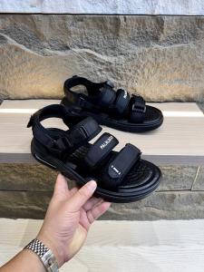 Outdoor Mens Comfortable Magic Tape Sandals Beach Shoes Anti-Slip Shock Absorption Soft Bottom New Summer Style Trendy